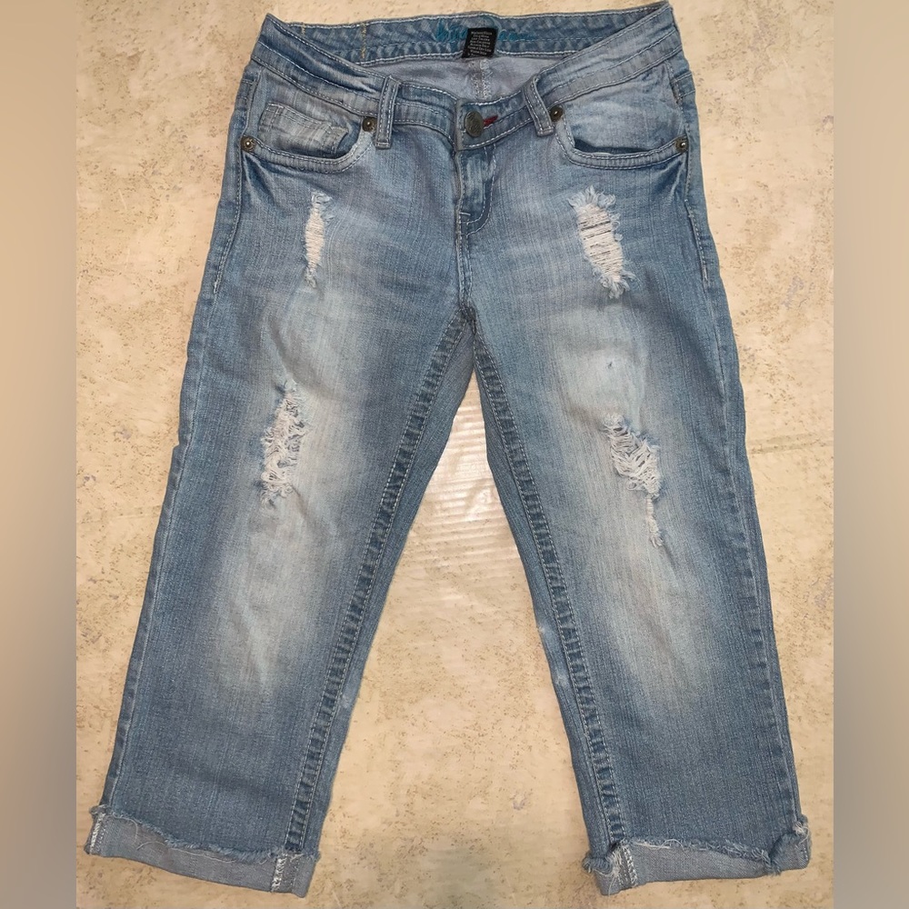Ariya Capris - Picture 5 of 14